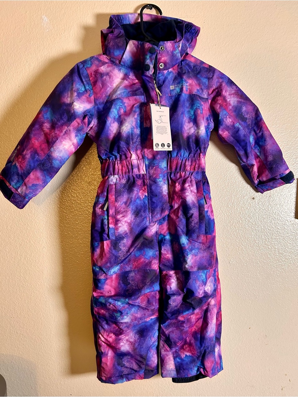 Kids waterprooof all in one snow suit size US 2T new with tags